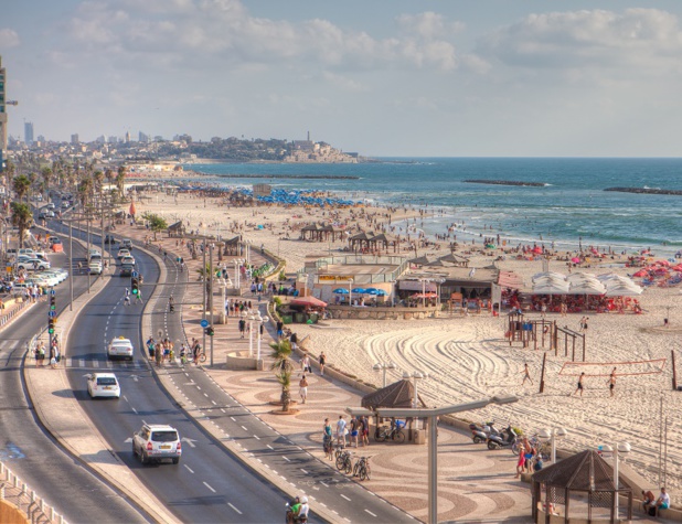 Tel Aviv est à la fois un grand centre économique et commercial, une ville extraordinairement animée et une grande station balnéaire bordée par une plage de 14 kilomètres - DR : Dana Friedlander