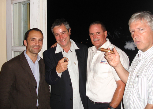Nicolas Delord (Kuoni) Bernard Garcia (AFAT) le responsable Havanatours à La Havane et Bruno Gallois (Marsans) Nicolas Delord (Kuoni) Bernard Garcia (AFAT) le responsable Havanatours à La Havane et Bruno Gallois (Marsans)