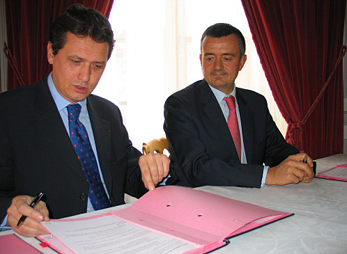 Thierry Baudier, DG de Maison de la France et Yves Jégo, secrétaire d'Etat à l'outre Mer