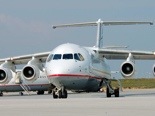 A l'international, Aegean Airlines compte 24 lignes dont celle de Paris ouverte en octobre dernier, avec un vol quotidien au depart de CDG1 - dans le fief de la Star Alliance. Elle a rajouté depuis mars une seconde rotation quotidienne.