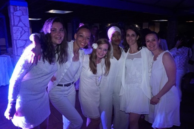 Les agents de voyages ont participé à une soirée blanche au sein du Ôclub - Photo : Ôvoyages
