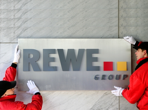 Il est peut-être un peu tôt pour visser la plaque de Rewe sur la façade de Thomas Cook, mais La City a accueillie la nouvelle avec une certaine ferveur puisque la valeur de l’action s’est envolée de 21 points... Il est peut-être un peu tôt pour visser la plaque de Rewe sur la façade de Thomas Cook, mais La City a accueillie la nouvelle avec une certaine ferveur puisque la valeur de l’action s’est envolée de 21 points...