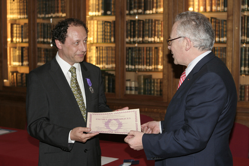 Philippe François reçoit les Palmes académiques Philippe François reçoit les Palmes académiques
