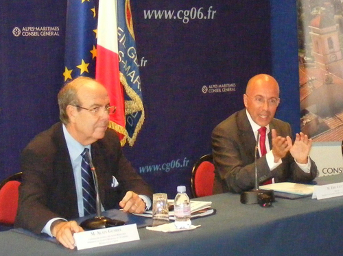 Alain Gumiel, président du CRT Riviera Côte d'Azur en compagnie d'Eric Ciott, président du conseil général lance le portail Côte d'Azur sur Internet destiné à relancer la fréquentation sur cette destination, tout confirmant la marque Côte d'azur Alain Gumiel, président du CRT Riviera Côte d'Azur en compagnie d'Eric Ciott, président du conseil général lance le portail Côte d'Azur sur Internet destiné à relancer la fréquentation sur cette destination, tout confirmant la marque Côte d'azur