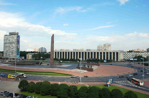 Pulkovskaya - Vue sur la Place des Défenseurs de Leningrad