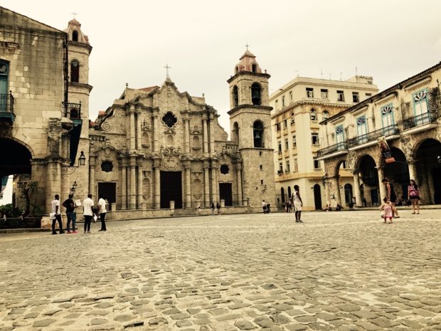 Plaza de la Cathédrale, à 2 jets de pierre de la Bodeguita del medio /photo JDL