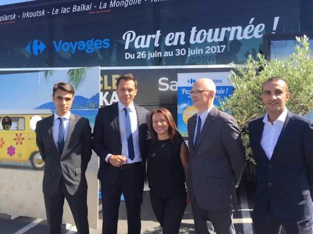 Autour de Nadia Van Cleven, une partie des équipes Carrefour Voyages inaugurent leur premier roadshow qui les emmènera à Vénissieux, Montpellier et au Mans © DR PG Tourmag
