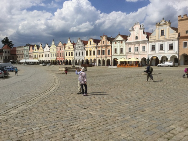 Telc et la grande place Renaissance matinée de baroque - DR : J.-P. C.