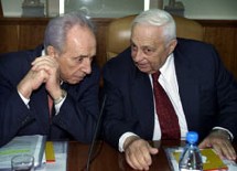 Le Premier ministre israélien Ariel Sharon a chargé M. Peres de mobiliser des fonds internationaux pour le développement de la Galilée et du désert du Néguev.