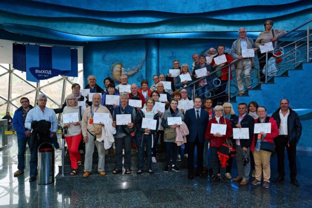 Remise des certificats des voyageurs du siècle à l’aquarium de Vladivostok - DR Remise des certificats des voyageurs du siècle à l’aquarium de Vladivostok - DR