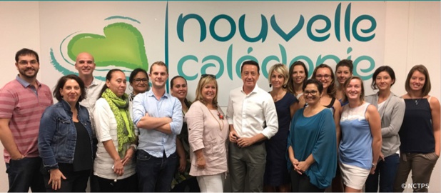 Jean-Marc Mocellin entouré de l'équipe de Nouvelle-Calédonie Tourisme - Photo : NCT Jean-Marc Mocellin entouré de l'équipe de Nouvelle-Calédonie Tourisme - Photo : NCT