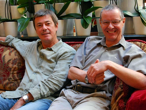 Didier Rabaux et Philippe Marquenet Didier Rabaux assurent que les produits individuels sont 10 à 15% moins chers que ceux de leurs concurrents grâce aux négos issues de la production groupes qui représente 70% du CA de Partir/Visiteurs. Didier Rabaux et Philippe Marquenet Didier Rabaux assurent que les produits individuels sont 10 à 15% moins chers que ceux de leurs concurrents grâce aux négos issues de la production groupes qui représente 70% du CA de Partir/Visiteurs.
