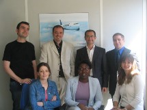 L'équipe commerciale d'Air Transat autour de Philippe Buisson (2e en partant de la droite) L'équipe commerciale d'Air Transat autour de Philippe Buisson (2e en partant de la droite)