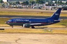 Au départ de France, la compagnie assure 90 vols directs par semaine vers la Grande-Bretagne. Au départ de France, la compagnie assure 90 vols directs par semaine vers la Grande-Bretagne.
