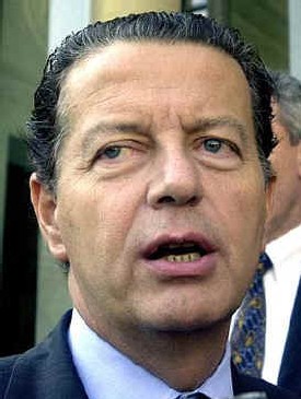 Dominique Perben, nouveau ministre des Transports, de l'Équipement, du Tourisme et de la Mer Dominique Perben, nouveau ministre des Transports, de l'Équipement, du Tourisme et de la Mer