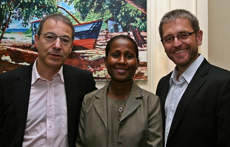 DE gche à dte : Philippe Bourgès (Sales Manager Europe), Bernadette Willemin (OT Seychelles) et Gilles Gosselin (DG Air Seychelles Europe)