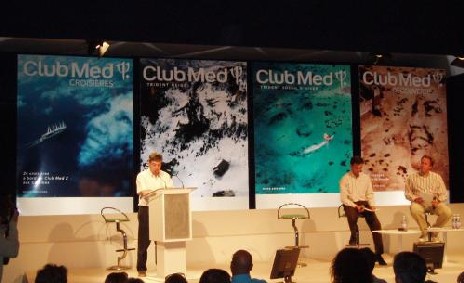 L'équipe du Club Méditerranée présente les nouvelles brochures automne-hiver 2005/2006 à Otranto L'équipe du Club Méditerranée présente les nouvelles brochures automne-hiver 2005/2006 à Otranto