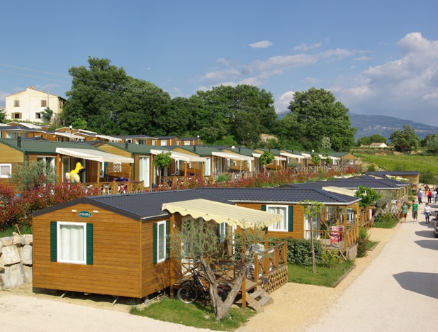 Depuis une dizaine d’années, les terrains sont montés en gamme et offrent aux campeurs un mode d’hébergement qui s’apparente à une « petite maison à la campagne » - DR : J.-F.R.