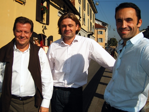 Emmanuel Foiry et son staff travaillent sur une étude prospective, « Horizon 2011 » indépendante de la nouvelle organisation Emmanuel Foiry et son staff travaillent sur une étude prospective, « Horizon 2011 » indépendante de la nouvelle organisation