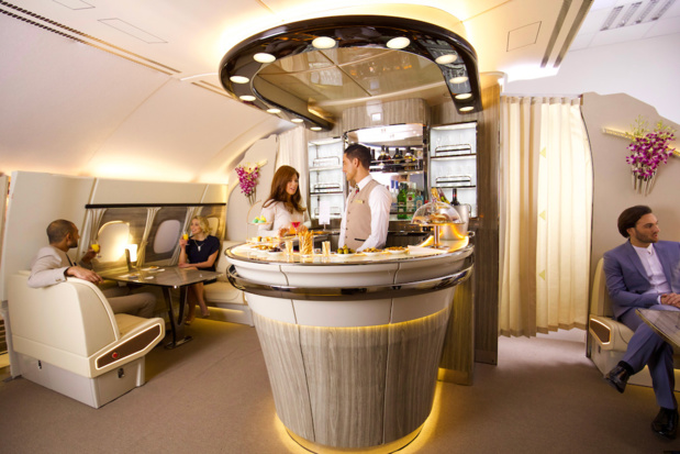 Emirates : le bar-lounge revisité de l’A380 Emirates redécolle