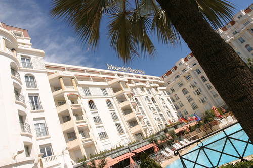 Cannes : le Majestic se dote d'un dôme Cannes : le Majestic se dote d'un dôme
