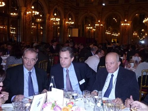 G. Colson, président du SNAV et R. Nabet entourent A. Bagnaud, Directeur du pôle Tourisme et Communicaiton de Reed Exposition G. Colson, président du SNAV et R. Nabet entourent A. Bagnaud, Directeur du pôle Tourisme et Communicaiton de Reed Exposition