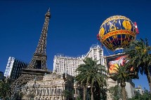 Les Etats_Unis (ici l'hôtel Paris à las Vegas) devrait établir un record de fréquentation avec les touristes français.