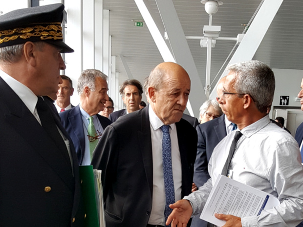 Yves Rousset, Jean-Yves le Drian et Jacques Massoni à Marseille sur le port, au terminal de croisières - © J.P.