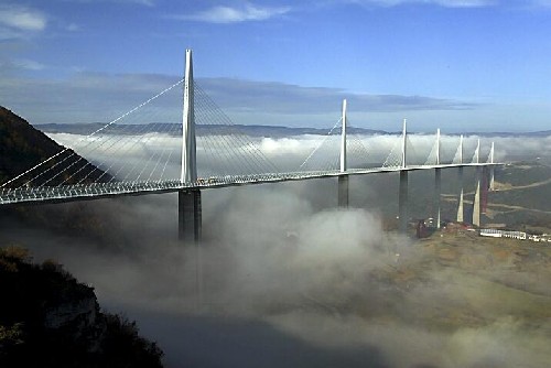 Viaduc de Millau : 26 000 passages samedi Viaduc de Millau : 26 000 passages samedi