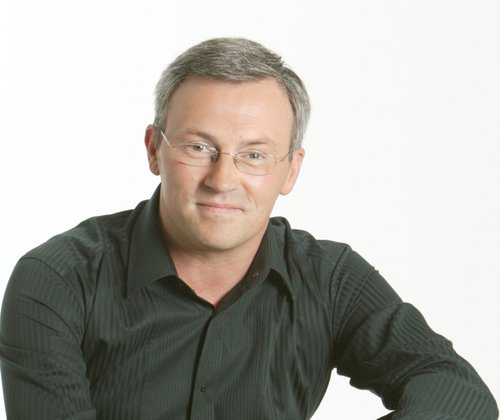 ''Nous devrions lancer la formule avec nos premiers audit experts dès janvier 2010. Nous allons également lancer un challenge permanent et permettre aux agents de voyages de construire leurs vacances sur la base des ventes réalisées.'' ''Nous devrions lancer la formule avec nos premiers audit experts dès janvier 2010. Nous allons également lancer un challenge permanent et permettre aux agents de voyages de construire leurs vacances sur la base des ventes réalisées.''