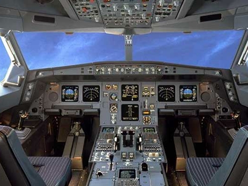 L’effet de curiosité à propos de l’A380 dont le premier vol sur New York décollera vendredi de CDG aidera-t-il à relever la recette unitaire sur cet axe ? L’effet de curiosité à propos de l’A380 dont le premier vol sur New York décollera vendredi de CDG aidera-t-il à relever la recette unitaire sur cet axe ?