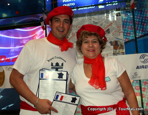 Robiha Deloubrière, directeur général de Latitude Sud avec Sylvain, directeur commercial représentait ce mercredi la France dans le forum des nationalités à bord de l'Oasis of the Seas