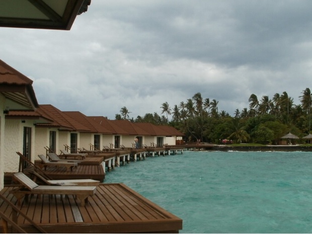 L'image de carte postale sur papier glacée, des Maldives, est écornée depuis 2012 - Crédit photo : Pixabay, photo libre de droit. L'image de carte postale sur papier glacée, des Maldives, est écornée depuis 2012 - Crédit photo : Pixabay, photo libre de droit.
