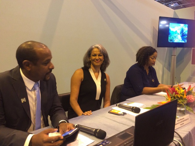 Le comité du tourisme martiniquais représenté de gauche à droite par Gaëtan Paderna, Karine Mousseau et Joëlle Désir- Crédit photo : compte twitter @CTM-Martinique Le comité du tourisme martiniquais représenté de gauche à droite par Gaëtan Paderna, Karine Mousseau et Joëlle Désir- Crédit photo : compte twitter @CTM-Martinique