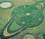 Le labyrinthe se compose du Jardin des Philtres d’Amour, du Jardin des Maléfices, du Jardin de la Fortune et de la Divination et du Jardin de l’Immortalité.