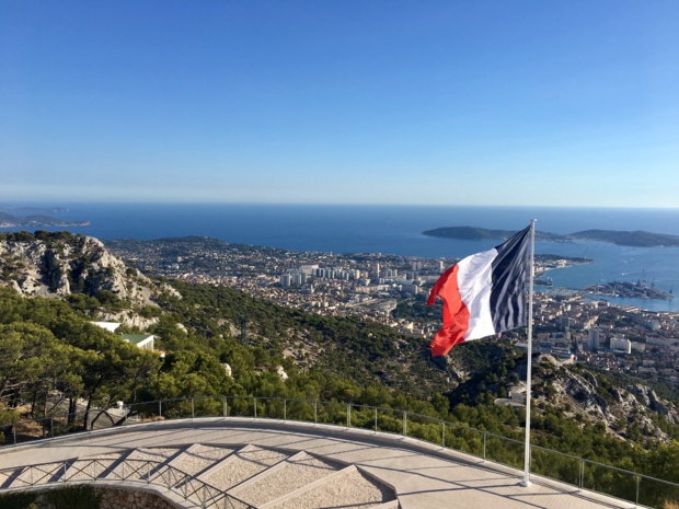 Vue de la Rade de Toulon depuis le Mémorial du débarquement en Provence © TourMaG Vue de la Rade de Toulon depuis le Mémorial du débarquement en Provence © TourMaG