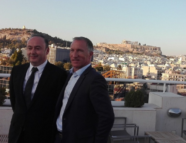 Laurent Abitbol et Jean-Noël Lefeuvre devant l'acropole d'Athènes pendant les forces de ventes tourisme 2017 - DR : J.P. Laurent Abitbol et Jean-Noël Lefeuvre devant l'acropole d'Athènes pendant les forces de ventes tourisme 2017 - DR : J.P.