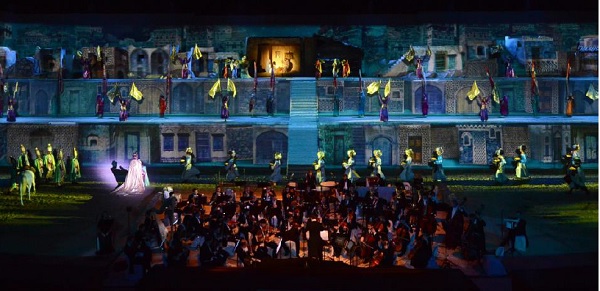 La grande fresque finale revêtira les couleurs de Noël - crédit photo : Puy du fou La grande fresque finale revêtira les couleurs de Noël - crédit photo : Puy du fou