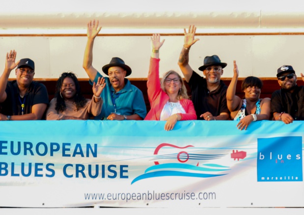 Lisa Banoyan, au centre entourée des artistes qui ont participé à l'European Blues Cruise - Photo Byblos