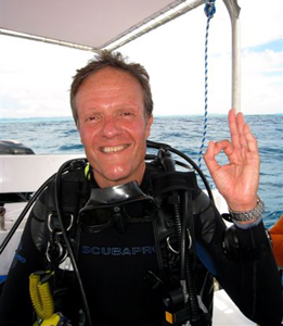 Ziad Elzein, président de l'association TOP Plongée et directeur de Key Largo vivant sa passion à Palau et Yap, quelque part entre les Philippines et Hawai. Ziad Elzein, président de l'association TOP Plongée et directeur de Key Largo vivant sa passion à Palau et Yap, quelque part entre les Philippines et Hawai.