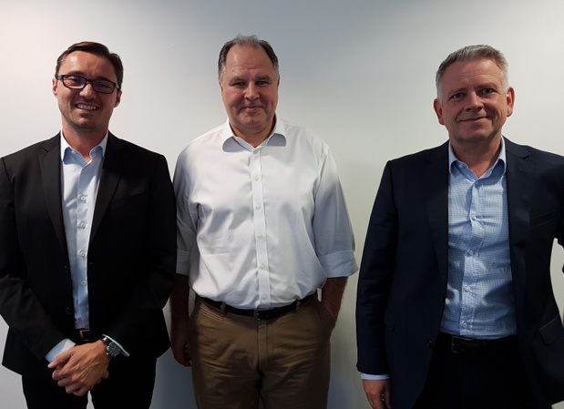 Axel Mazerolles, Directeur Général France de FTI Voyages, Dietmar Gunz, CEO FTI Group, Ralph Schiller, Président de FTI Voyages France au siège de FTI Group à Munich - Photo CE