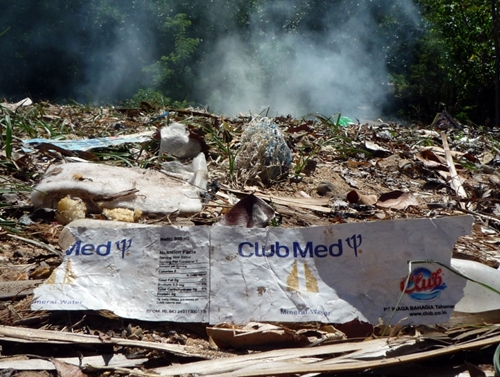 Les brochures de voyages finissent mal... en général ! /photo EcoloInfo Les brochures de voyages finissent mal... en général ! /photo EcoloInfo