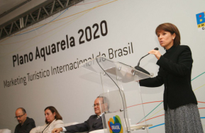 Jeanine Pires, Présidente d’Embratur, à l’occasion du lancement du Plano Aquarela 2020 à Rio de Janeiro Jeanine Pires, Présidente d’Embratur, à l’occasion du lancement du Plano Aquarela 2020 à Rio de Janeiro
