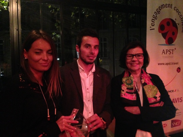 Nathalie Lafay, Arnaud Huillin, les lauréats du prix Jeune Entrepreneur du Tourisme de l'APST et  Alix Philipon, présidente de l'APST - DR : C.L.