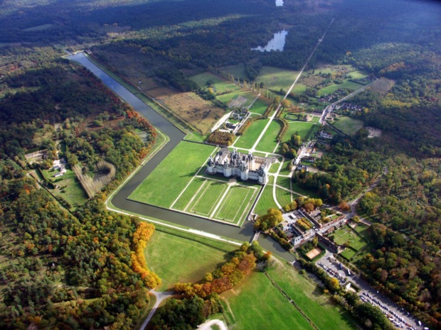 Pour accéder au domaine, les visiteurs doivent emprunter la déviation par les portes de la Chaussée-le-Comte ou de Thoury - Crédit photo : Château de Chambord