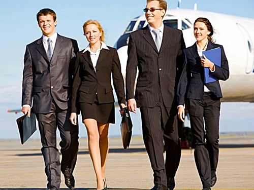 Fini le bling-bling, même en déplacement d'affaires, les décideurs sont de plus en plus nombreux à s’asseoir dans le fond de l’avion... Fini le bling-bling, même en déplacement d'affaires, les décideurs sont de plus en plus nombreux à s’asseoir dans le fond de l’avion...