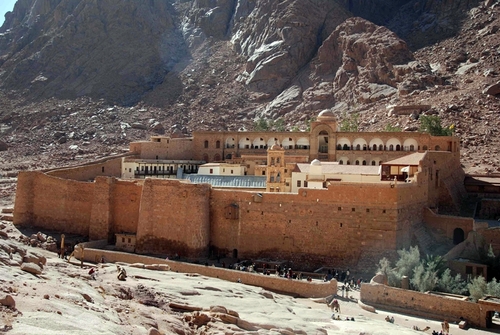 Le Monastère Sainte-Catherine est à 2 heures et demie du complexe, au cœur du Sinaï
