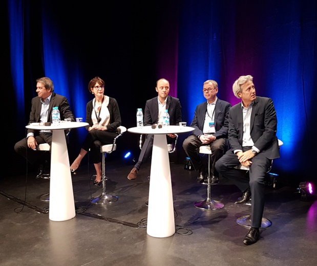 G. Rudas (Amadeus), V. Sasset (BCD Travel, Commission Air EDV), A. Rath (Cap 5), Michel de Blust (ECTAA) et Zoran Jelkic (Air France) lors de la table ronde sur NDC et les frais GDS aux journées des Entrepreneurs du voyage - Photo CE