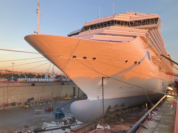 Le Costa Magica en cale sèche à Marseille - Photo Costa