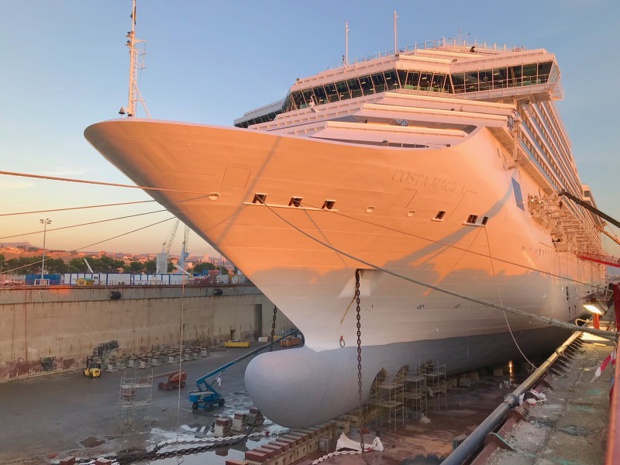 Le Costa Magica en cale sèche à Marseille - Photo Costa